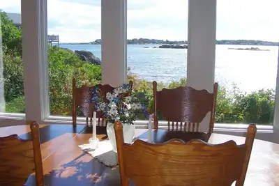 Image de «Sea Haven» 3 Br Oceanfront et à quelques pas de Fortunes Rocks Beach