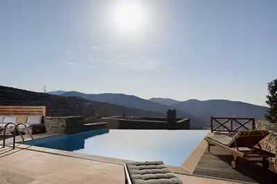 Image de Gemstone-Élégant Cottage avec piscine à débordement et une vue imprenable sur la mer