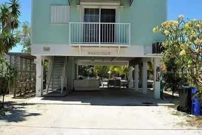 Image de Vues sur la baie depuis cette charmante maison de canal avec 3 chambres