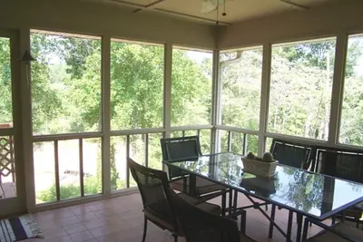 Image de «Où s'amuser et luxe se mêlent» Spa, Tiki Bar, Quiet Cove sur l'eau