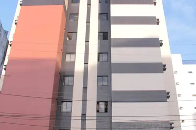 Image de Apt suivant à la plage avec piscine et salle de gym dans le meilleur quartier de la ville.