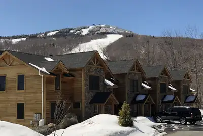 Image de Nouveau condo de ski à distance de marche des remontées mécaniques au mont. Neige, Vt