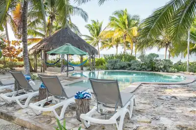 Image de LasTunas - Telchac Puerto. Front de mer avec piscine privée.