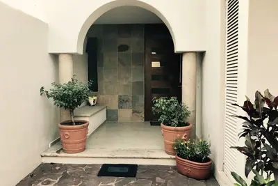 Image de Nouveau 2 Br, 2. 5 Bath Villa située dans le village d'Ajijic