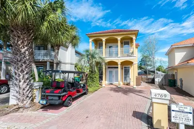 Image de Renseignez-vous sur nos tarifs mensuels d'hiver! 3 Br / 3 Ba Beach House!