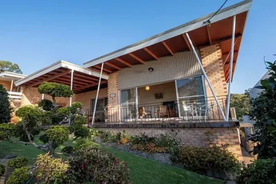 Image de Clifftop- vues spectaculaires sur la côte, près de la plage, du quai, des magasins, des animaux domestiques