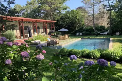 Image de Sag Harbor Modern Artist / Architect's Solar / Geothermal home