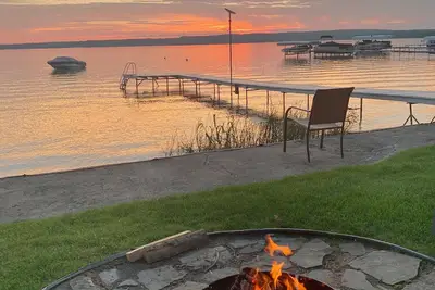 Image de Front de mer, canotage, pĂŞche, romantique et rustique -Cabine sur Burt Lake Michigan