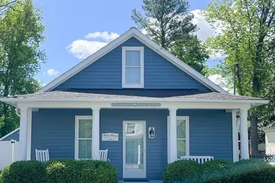 Image de St. Michael's Premier In-Town Rental with heated pool.