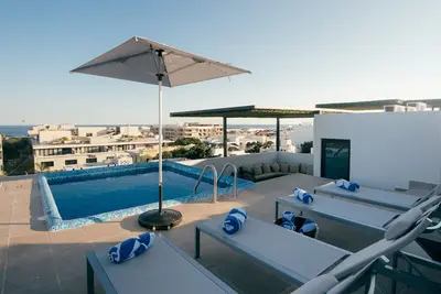 Image de Penthouse de luxe avec vue sur l'océan et piscine privée