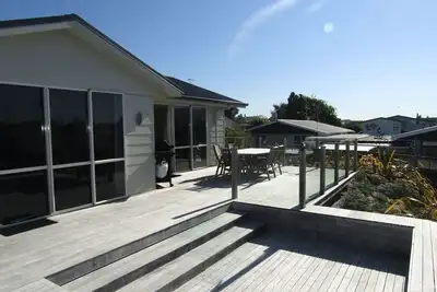 Image de Cosy Home Taupo, grande terrasse