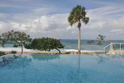 Image de Condo de luxe de 3 chambres sur une plage de sable avec piscine et jacuzzi