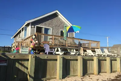 Image de Ocean Front, plage privée, Indépendant Cottage, une vue superbe sur la baie de Cape Cod