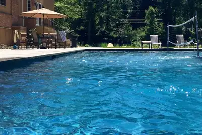 Image de Vraiment spécial! Immense villa North Fork Idéal pour plusieurs familles - Promenade à la plage