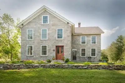 Image de Un lieu historique où séjourner pour vos jours historiques. Gracieuse maison en granit + taverne