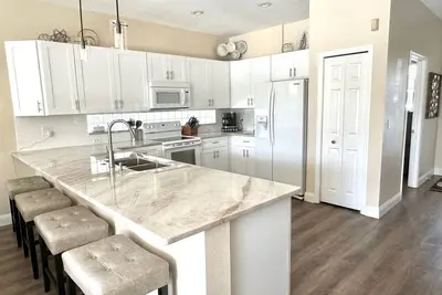 Image de 4 Br avec piscine privée, salle de jeux et Internet sans fil