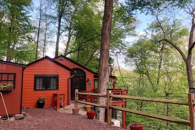 Image de Refuge dans les arbres, détente, petites villes, restauration, randonnée, vélo, sports nautiques,