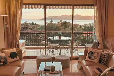 Image de Appartement Serein Haut Standing Avec Vues la Mer, ​​à 450m de la plage.