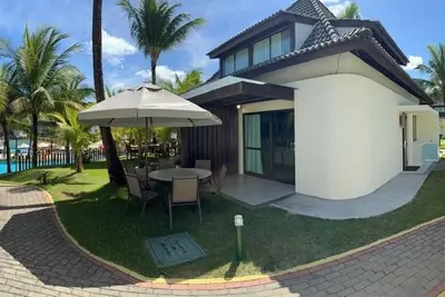 Image de Bungalow Beach Class Wall High / Hospital Avec Vue Sur Mer Et Piscine.