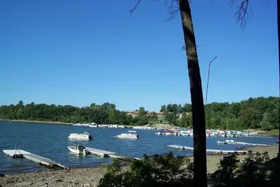 Image de Charmant chalet au bord du lac