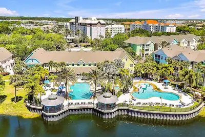 Image de RÉDUCTIONS! ! Condo 2br / 2ba / Loft Resort - 3 miles de Disney! !