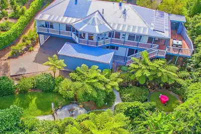Cloud 9 - Cliff Top Eagle Heights. Conviviale et familiale