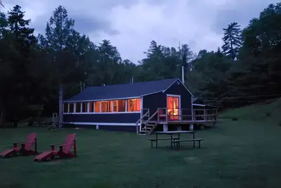 Image de Calme Lakeside Rangeley Lake Cabin