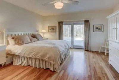 Image de Hither Hills Beach House avec piscine chauffée et accès privé à la plage de l'océan