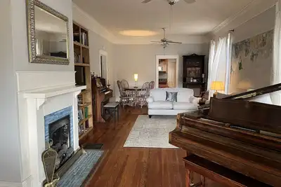 Image de Espace unique dans les contreforts du Smokies Downtown Maryville