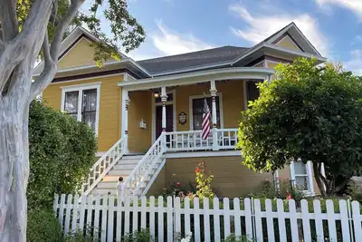 Image de 'De Mar House' - Résidence victorienne historique élégante \"Promenez-vous au centre-ville de Napa! \"