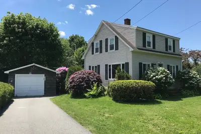 Image de Doux Cottage 2 Br Avec vue sur le port, à pieds du centre Southwest Harbor