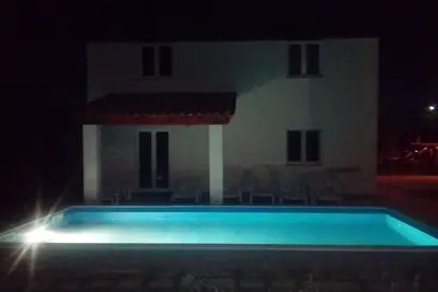 Image de Pool house rural dans quartier calme