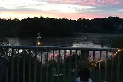 Image de Surplombe intérieure étang d'eau douce. A proximité des plages, terrains de golf et des restaurants.