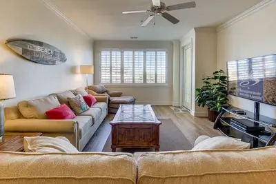 Image de Délice balnéaire | 350 pieds de la plage | Piscine communautaire