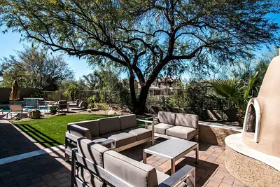 Image de Détendez-vous dans une arrière-cour de style complexe près de Tpc, Spring Training et Grayhawk \/ Dc Ranch