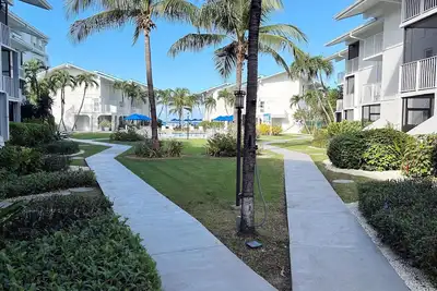 Image de 1 chambre entièrement rénovée sur Seven Mile Beach Cayman Reef Resort # 1