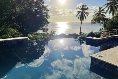 Image de Villa moderne de 2 chambres avec piscine et vue spectaculaire sur l'océan et le Piton
