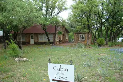 Image de Cottage Lakefront w / Private Dock sur le lac Brownwood