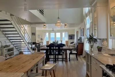 Image de Maison de bord de mer moderne Swampscott