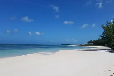 Image de Calme, privées, la plage Gated Estate Villa W / Bateau à moteur, kayak, vélos &