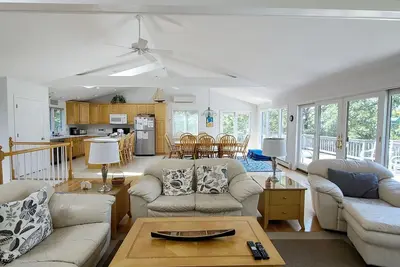 Image de Immaculate 3bd Truro Hills Beauty - Douche extérieure, grande terrasse
