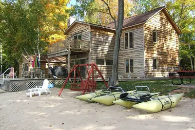 Image de A Lakeside Delight w / PRIVÉE Beach à Traverse City