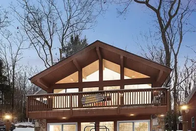 Image de Belle Chalet détente donnant sur georgeous Lake Harmony!