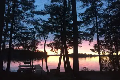 Image de Profitez des derniers couchers de soleil d'été à ce joyau du lac Long ~ Vues incroyables!
