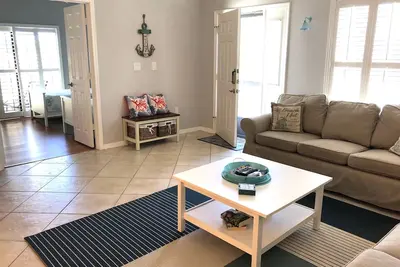 Image de Un magnifique condo à distance de marche de la plage!