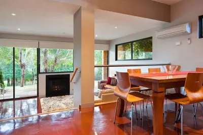 Image de Lake Daylesford Lodge 7 ~ 3 chambres / 3 ensuite ~ Lac Frontage ~ Magnifique