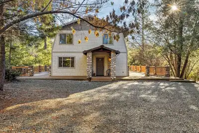 Image de Mountain House - Retraite / Récemment rénové! Draps inclus