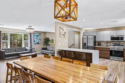 Image de Lac De Mer! Par le parc aquatique Kalahari, Camelback & Casino! Wifi. A / C. Bateau à rames.