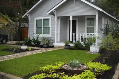 Image de 2/1 pour 6 personnes à Austin Central. Idéal pour les Jeux de football, SxSW, Acl, Formule 1