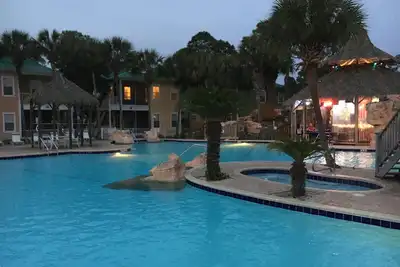 Image de Slow Mo - Beautiful Beach Cottage @ the Purple Parrot Resort Perdido Key Florida